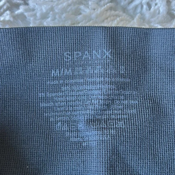 MUST GO Spanx dark camo leggings - Picture 5 of 5